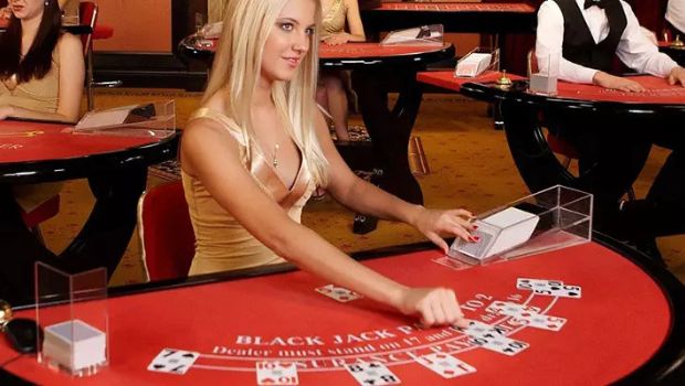 Will Live Dealer Online Games Take Over Traditional Casinos?